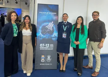 Titulada del Magíster en Género de la UBO lidera Summit “Mujeres Sin Límites” en FIDAE 2026