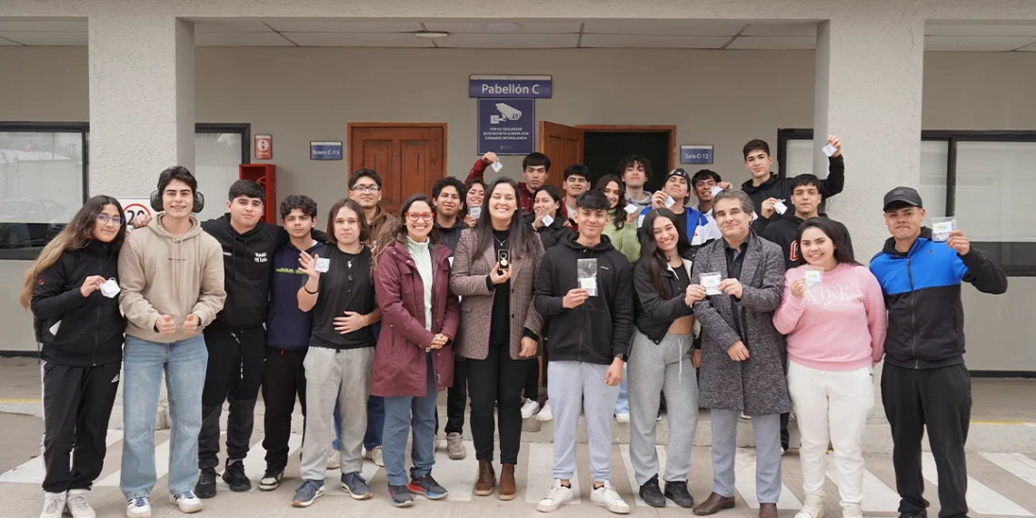 Estrategias inclusivas para la educación: Alumni UBO dicta charla sobre autismo en las aulas